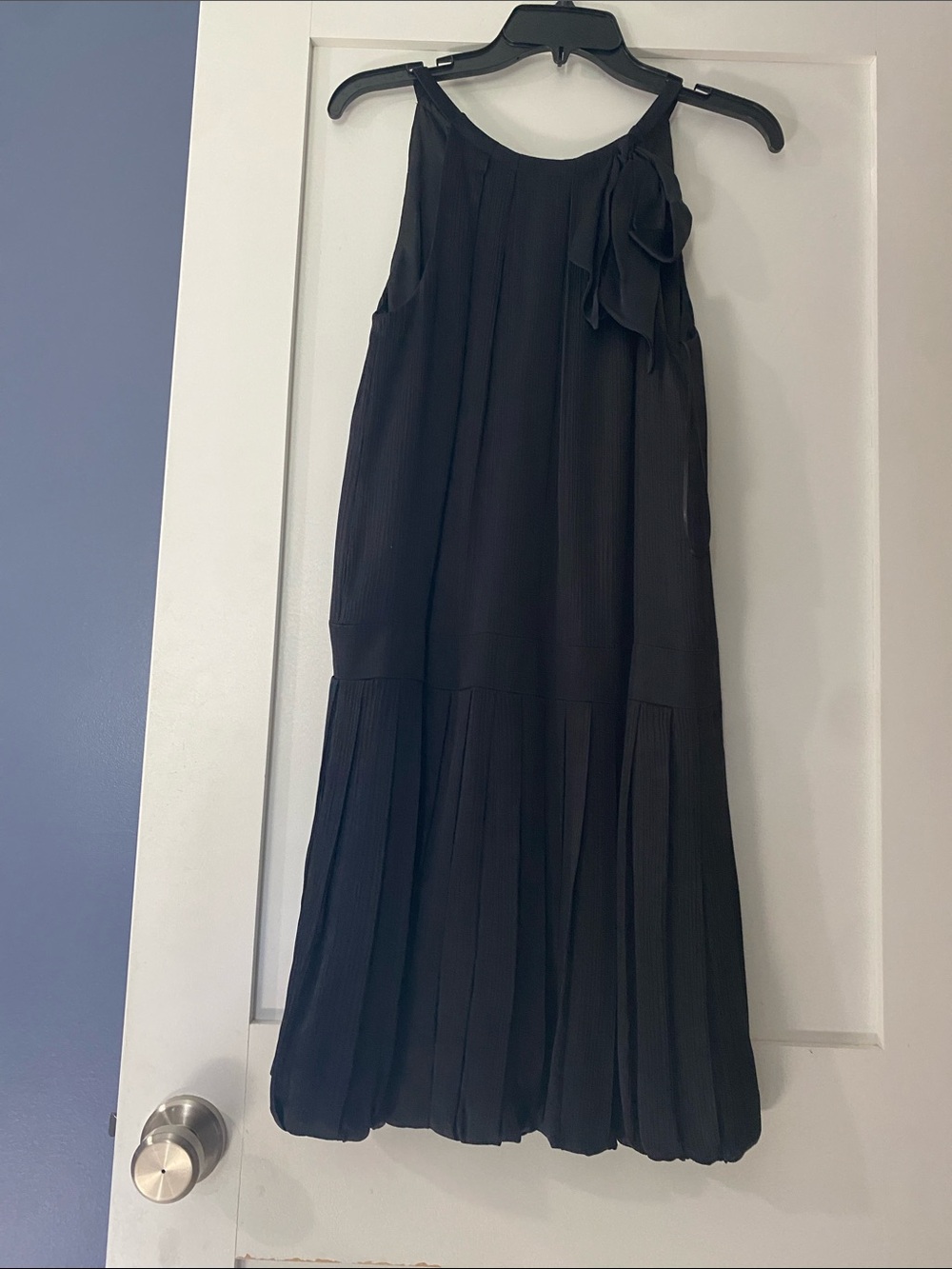 Black Sleeveless Pleated Dress